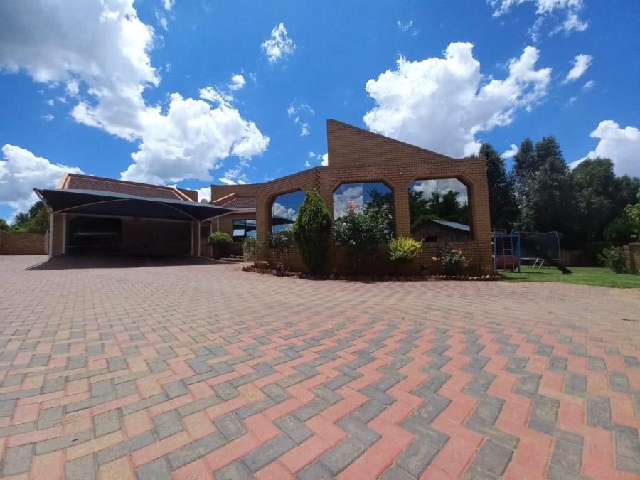 4 Bedroom Property for Sale in Ficksburg Free State